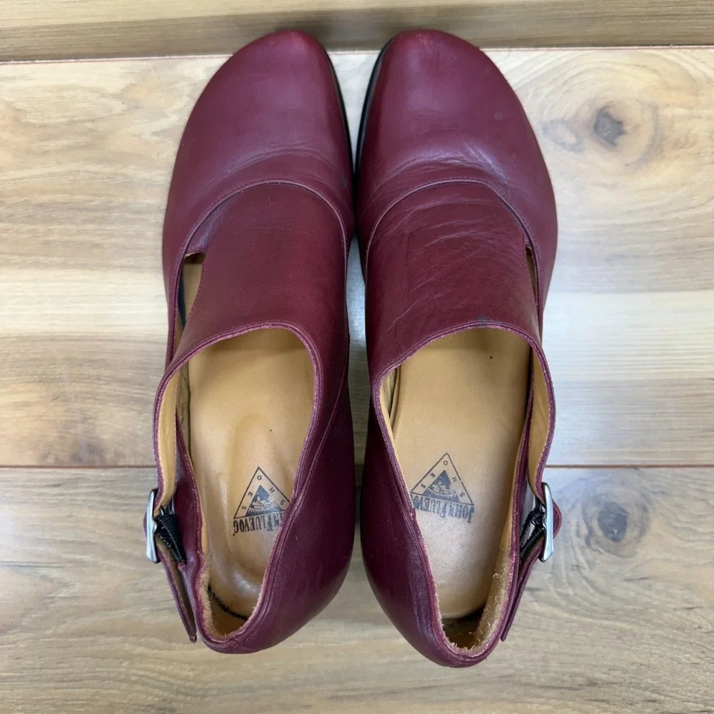 JOHN FLUEVOG Gracias Pump 8.5 Burgundy Deep Red Leather Buckle Mid Heel Wearever